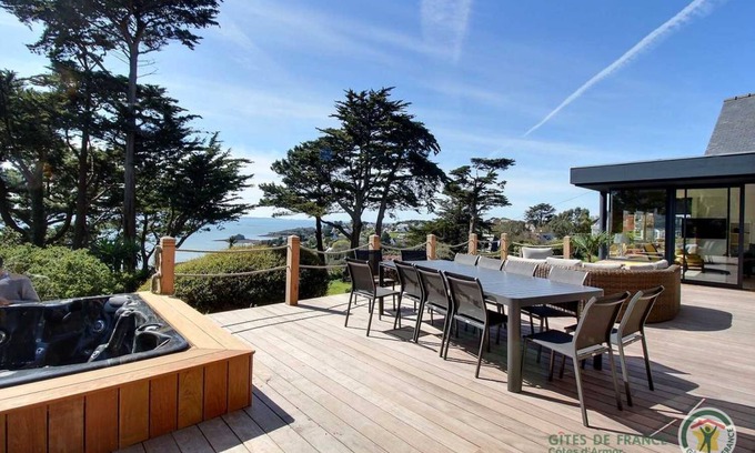 Trebeurden House | 215 m² Gîte ∙ 6 bedrooms ∙ 12 guests