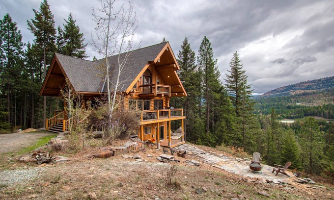 Sagle House | 215 m² House ∙ 4 bedrooms ∙ 8 guests