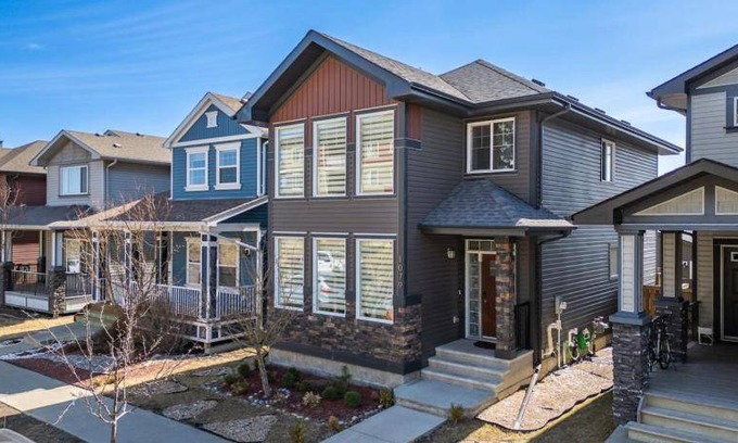 Northeast Edmonton House | 217 m² House ∙ 5 bedrooms ∙ 12 guests
