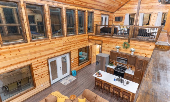 Golden Cabin | 218 m² Cabin ∙ 3 bedrooms ∙ 16 guests