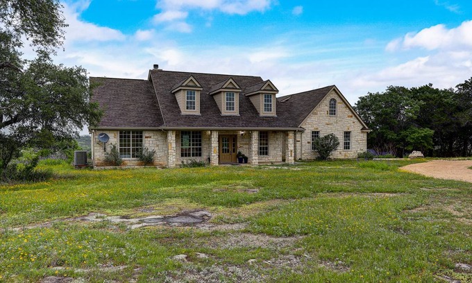 Oatmeal House | 218 m² House ∙ 4 bedrooms ∙ 10 guests