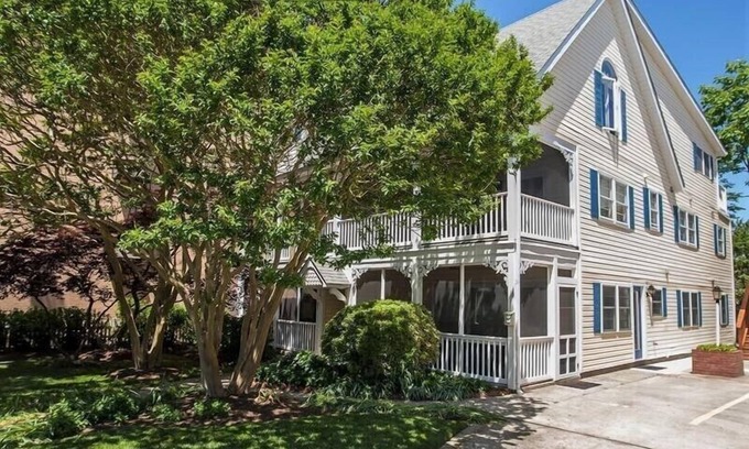 Rehoboth Beach Condo | 21D Maryland Gardens, Rehoboth Beach, Delaware