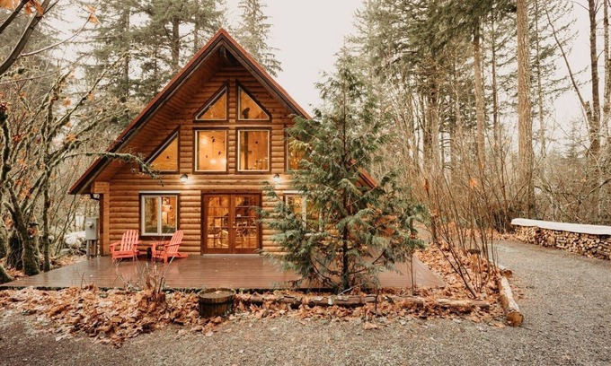 Warnick Cabin | 21GS - Log Cabin - Pets Ok - Sleeps 6 by RedAwning