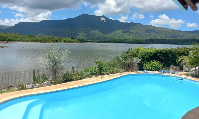 Black River House | 21LG Ilot Fortier M Sea Front and Swimming pool
