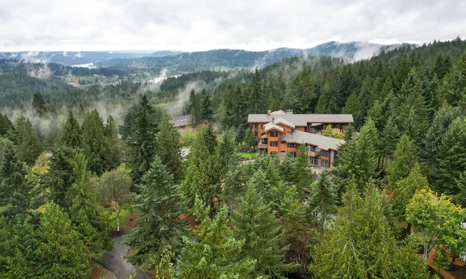 Anacortes Cabin | 22,000SF Luxury Lodge w/Indoor Pool on 40+ secluded acres!