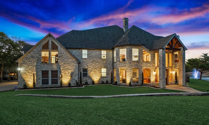 Garland House | 22-Acres Mansion | Pool, Party Venue, Games & More