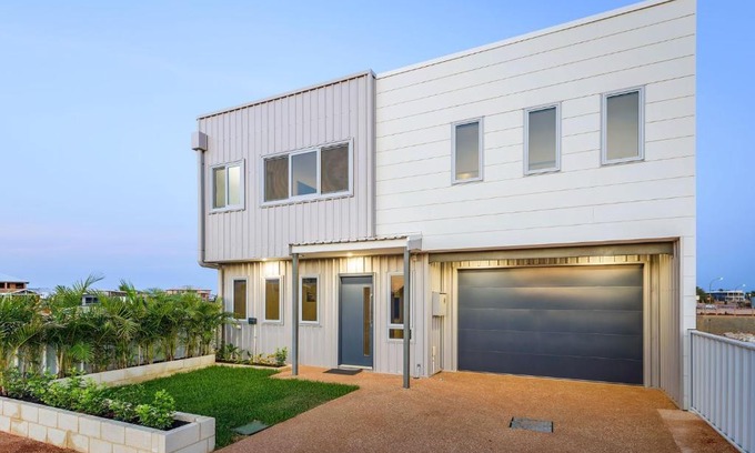 Exmouth House | 22 Cooyou Close