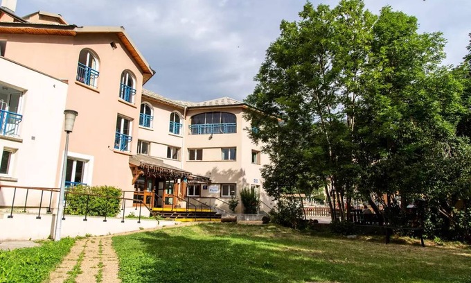 Saint-Etienne-de-Tinee Hotel | 22 m² Hotel ∙ 2 bedrooms ∙ 5 guests