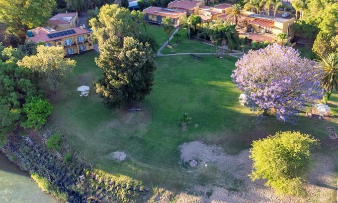 Upington Cabin | 22 m² Lodge ∙ 2 bedrooms ∙ 4 guests