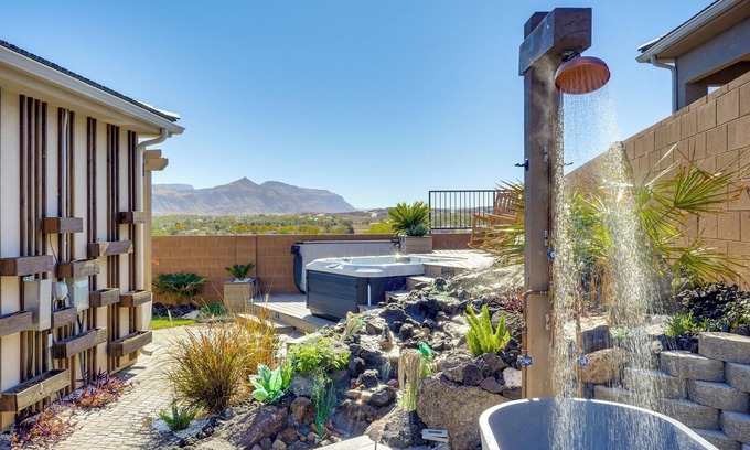 Hurricane Apartment | 22 Mi to Zion: Mtn-View 'Oasis Sanctuary'