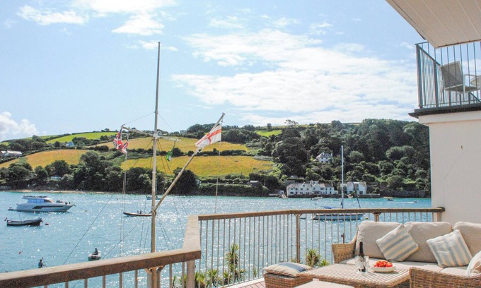 Salcombe Cottage | 22 THE SALCOMBE, family friendly, with pool in Salcombe