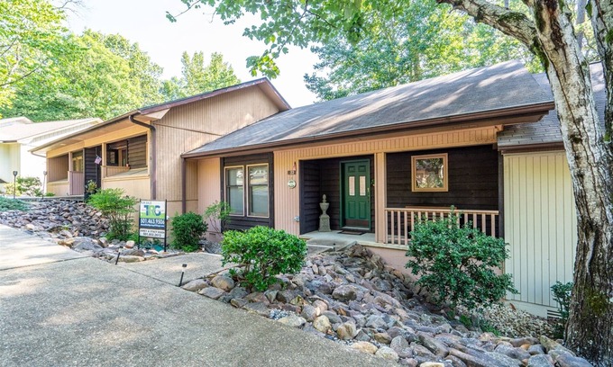 Hot Springs Village House | 22 Tomisa Lane - A nicely furnished one level, two bedroom, two full bath town