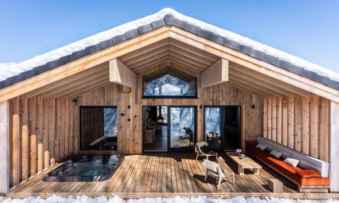 Montalbert Ski Chalet | 220 m² Chalet ∙ 4 bedrooms ∙ 10 guests