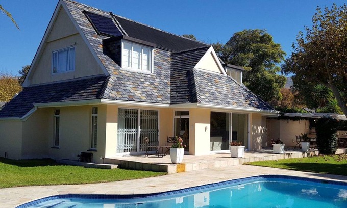 Lakeside House | 220 m² House ∙ 3 bedrooms ∙ 6 guests