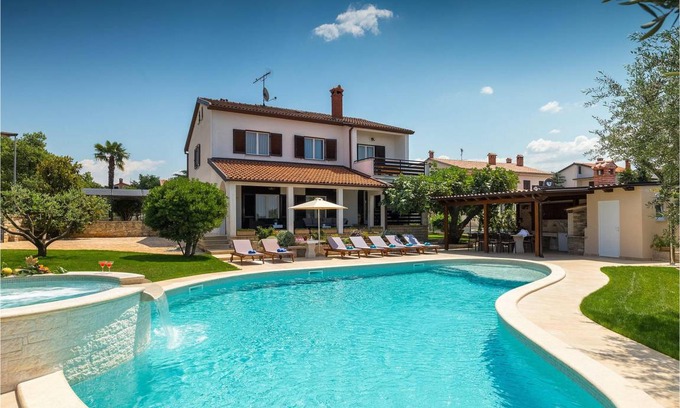 Gulici House | 220 m² House ∙ 5 bedrooms ∙ 10 guests