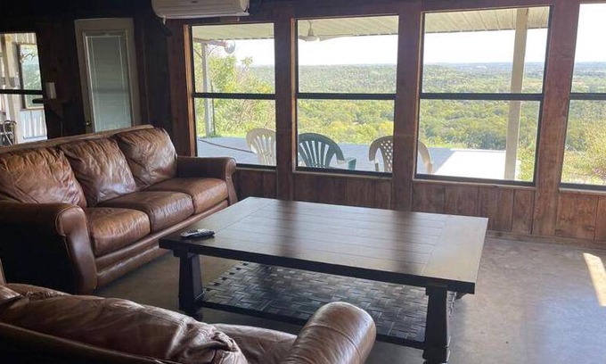 Mineral Wells House | 220 m² House ∙ 4 bedrooms ∙ 8 guests