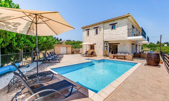Droushia Villa | 220 m² Villa ∙ 5 bedrooms ∙ 10 guests