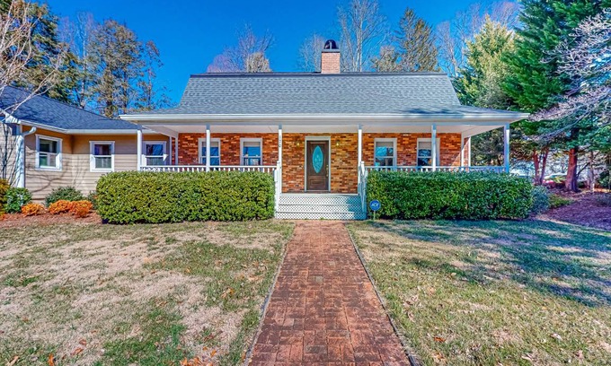 Brevard House | 221 m² House ∙ 3 bedrooms ∙ 8 guests