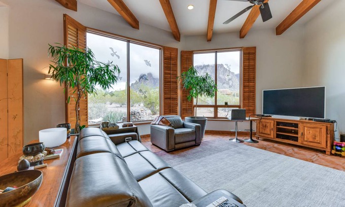 Apache Junction House | 222 m² House ∙ 2 bedrooms ∙ 4 guests
