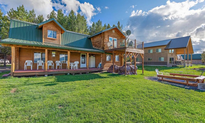 Island Park Cabin | 223 m² Cabin ∙ 4 bedrooms ∙ 10 guests