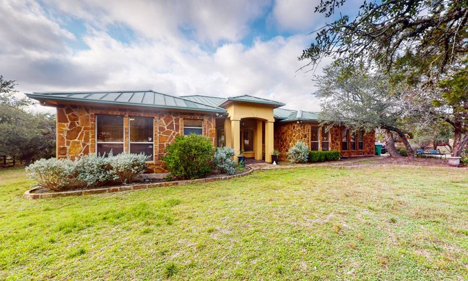 Dripping Springs House | 223 m² House ∙ 4 bedrooms ∙ 8 guests
