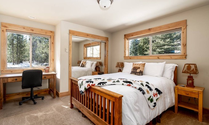 West Yellowstone House | 223 m² House ∙ 3 bedrooms ∙ 12 guests