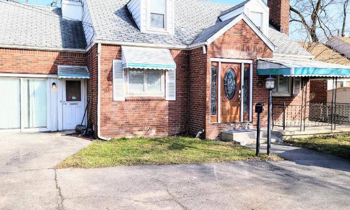 Cheektowaga House | 223 m² House ∙ 5 bedrooms ∙ 11 guests