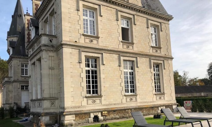 Saint-Jean-aux-Bois Apartment | 225m2 duplex flat in a chateau near Paris + pool