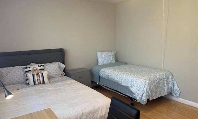 Downtown North Apartment | 225Ramona 1bdm/1bth crprt/lndry