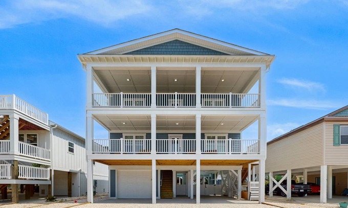 Sunset Beach House | 226 m² House ∙ 5 bedrooms ∙ 14 guests