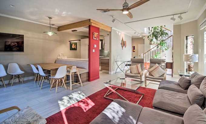 Boulevard Oaks House | 226 m² House ∙ 3 bedrooms ∙ 8 guests