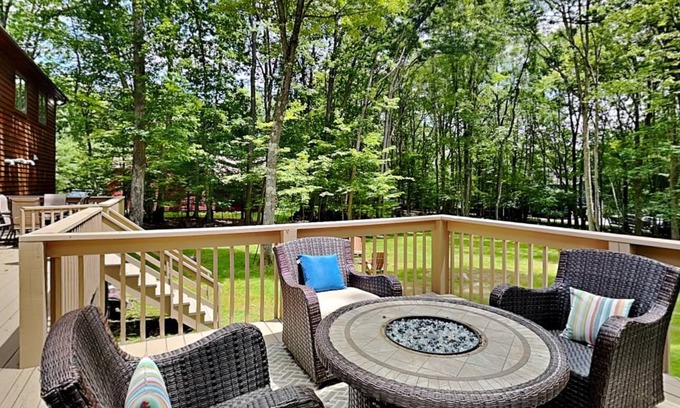 Blakeslee House | 227 m² House ∙ 4 bedrooms ∙ 12 guests