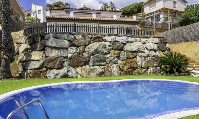 Santa Susanna Villa | 227 m² Villa ∙ 3 bedrooms ∙ 6 guests