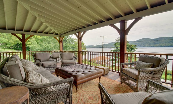 Silver Bay House | 228 m² House ∙ 5 bedrooms ∙ 12 guests