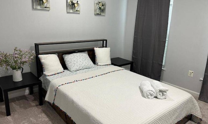 Manassas Park House | 229 m² House ∙ 2 bedrooms ∙ 2 guests