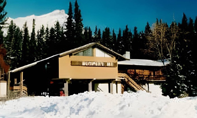 Banff Hotel | 23 m² Motel ∙ 127 guests