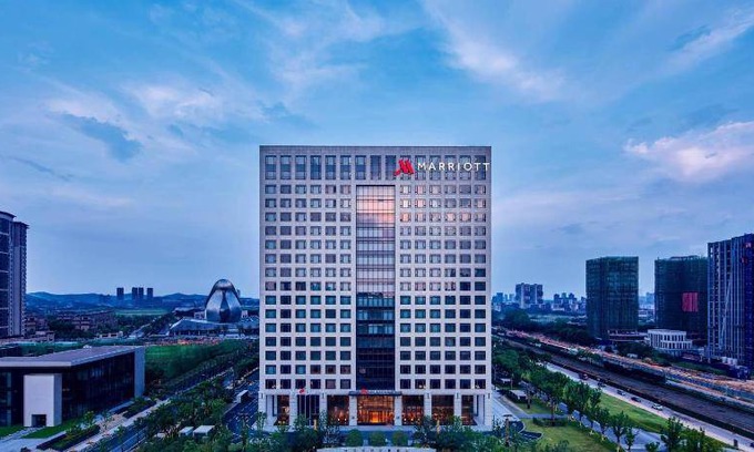 Optics Valley Hotel | 230 m² Hotel ∙ 3 bedrooms ∙ 6 guests