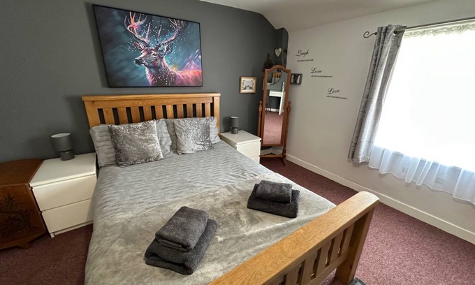 Llanidloes House | 230 m² House ∙ 2 bedrooms ∙ 7 guests