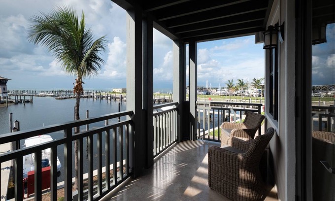 Marathon House | 230 m² House ∙ 3 bedrooms ∙ 8 guests