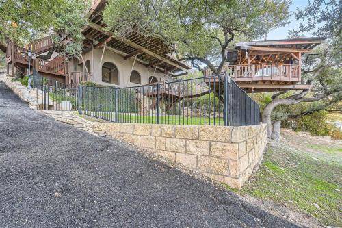 Jonestown House | 232 m² House ∙ 3 bedrooms ∙ 14 guests