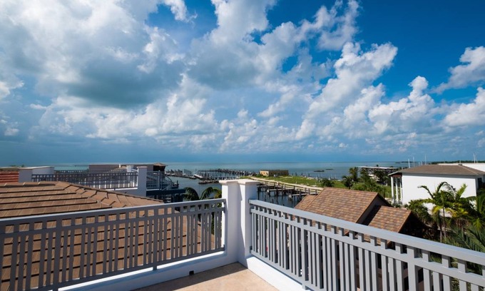 Marathon House | 232 m² House ∙ 3 bedrooms ∙ 8 guests