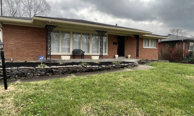 Shively House | 232 m² House ∙ 3 bedrooms ∙ 6 guests