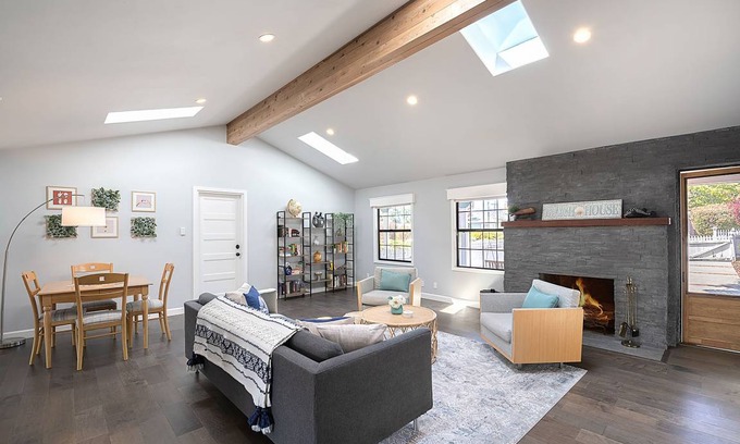 Del Rey Oaks House | 232 m² House ∙ 4 bedrooms ∙ 9 guests