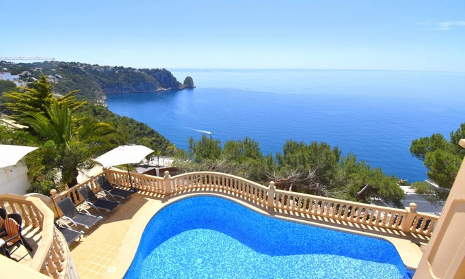 Cap de la Nau Ski Chalet | 234 m² Chalet ∙ 3 bedrooms ∙ 6 guests