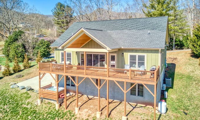 Waynesville House | 236 m² House ∙ 4 bedrooms ∙ 10 guests