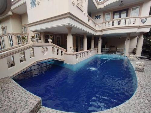 Ciawi Villa | 237 m² Villa ∙ 2 bedrooms ∙ 12 guests