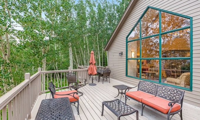 Aspen House | 238 m² House ∙ 3 bedrooms ∙ 6 guests