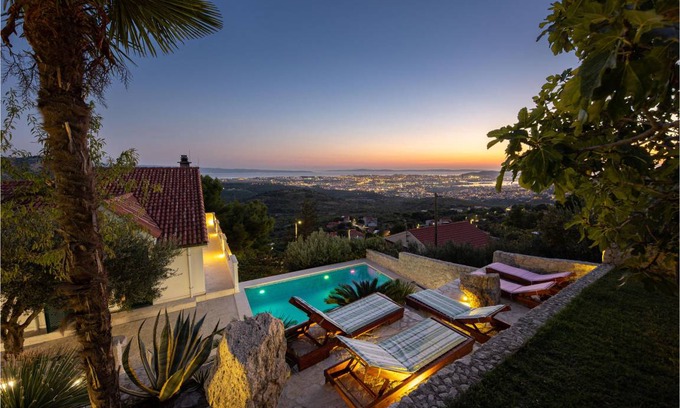 Klis House | 239 m² House ∙ 5 bedrooms ∙ 9 guests