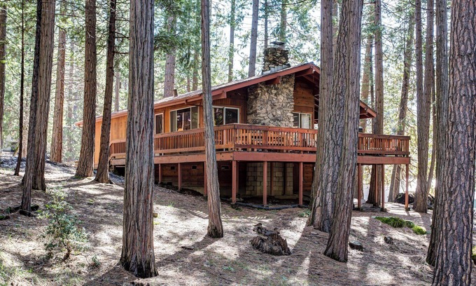 North Wawona Cabin | (23B) Robin's Nest at The Redwoods In Yosemite