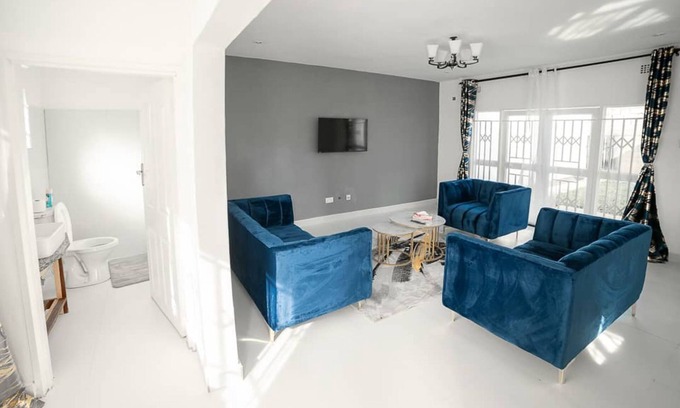 Lusaka Apartment | 24/7 Solar Power| Wi-Fi| 5 mins to East Park Mall Safe